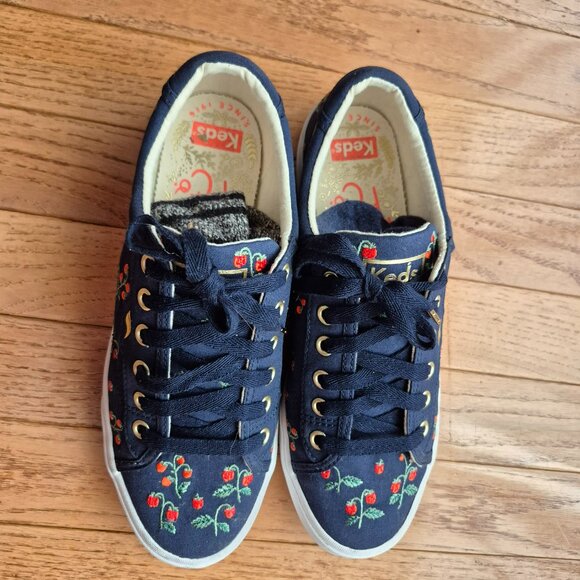 KEDS X RIFLE PAPER Co. Crew Kick Mini Strawberries Embroidered Sneaker In Navy 8 - Picture 2 of 11